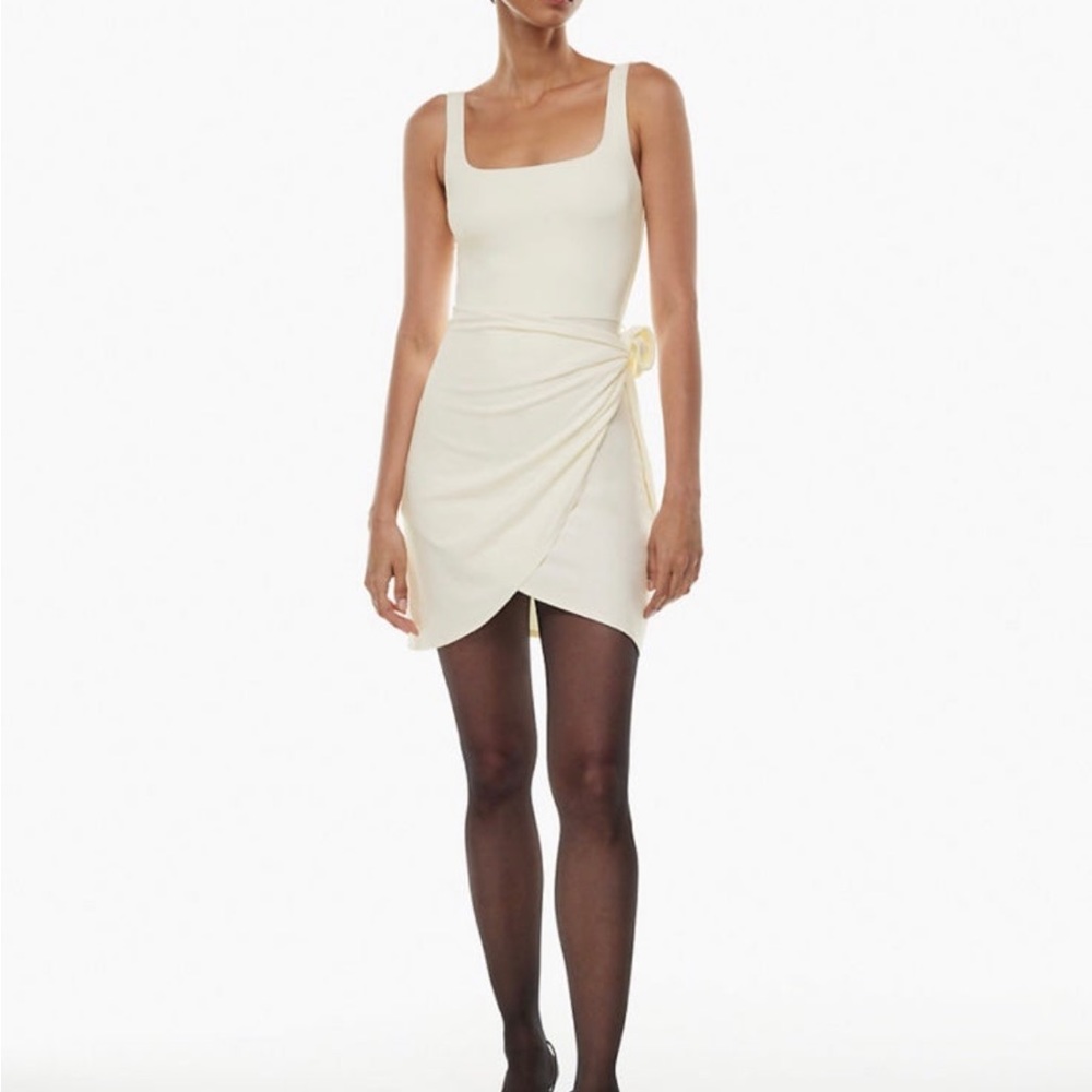 #Aritzia #Wilfred Saturn Mini Dress wrap
Size XS 
NWOT 
Burch beige cream color